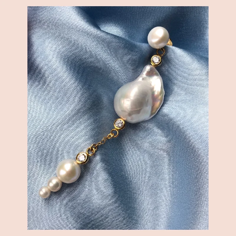 Queen Conch 18K Gold Plated Stud w. White Pearls